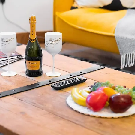 Apartman Loft - Near Centre - Smart Tv- Wifi - Netfix - Parking - Rated - 2nt *