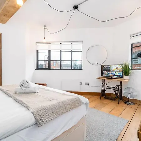 Apartman Loft - Near Centre - Smart Tv- Wifi - Netfix - Parking - Rated - 2nt *
