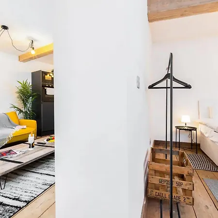 Apartman Loft - Near Centre - Smart Tv- Wifi - Netfix - Parking - Rated - 2nt *